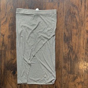 mid length stripe cross front skirt